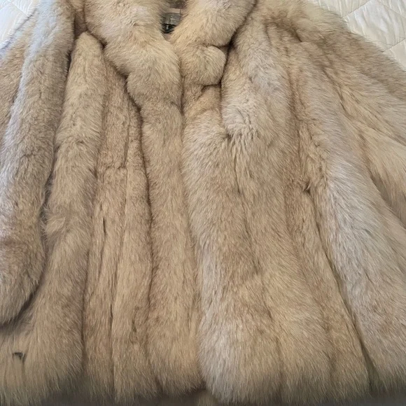 Stunning Norwegian Silver Fox coat - Picture 3 of 6